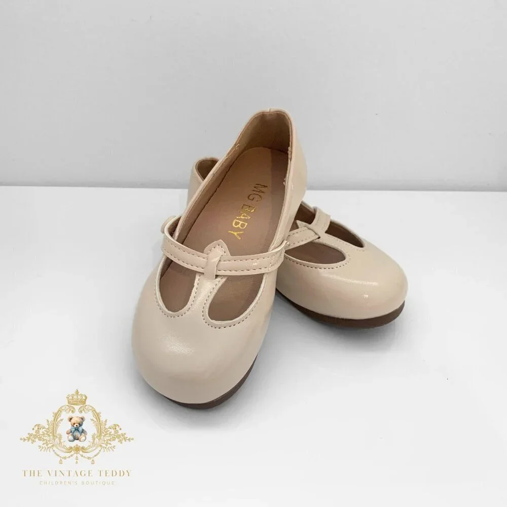 NWT Pretty Girls Mary Jane Flats Vintage Style Cute Children's Shoes Cream 3.5